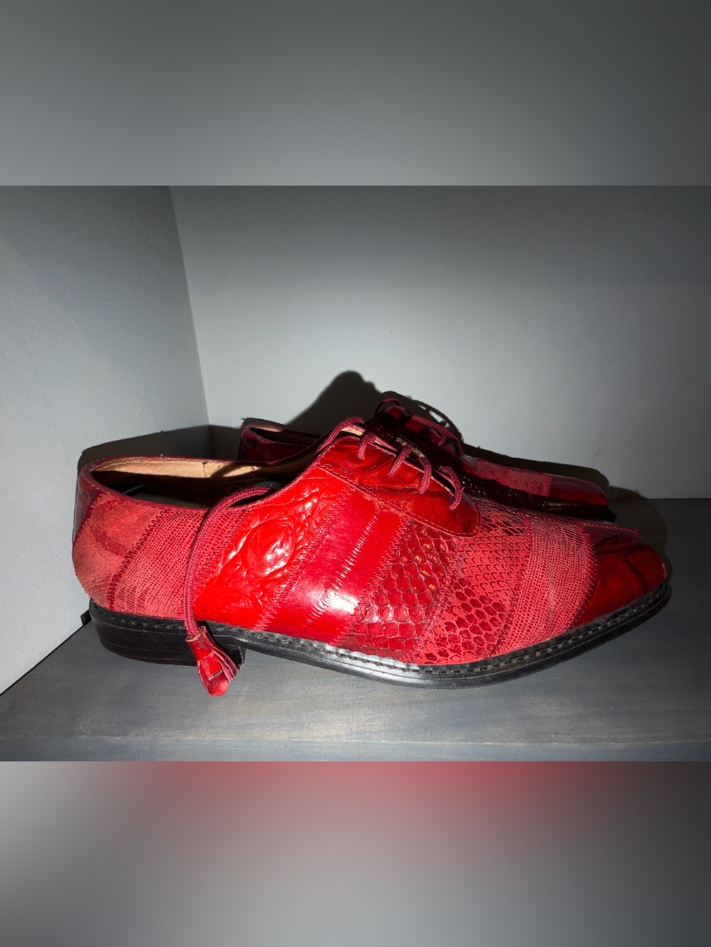 Red Men's Textured Snake Leather Dress Shoes
